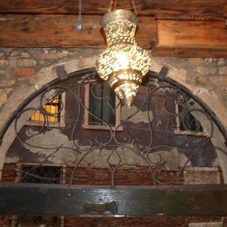 Ferienwohnung Al Pozzo Dei Scoacamini, 100 M From San Marco, Ground Floor Venedig Exterior foto