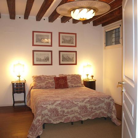 Ferienwohnung Al Pozzo Dei Scoacamini, 100 M From San Marco, Ground Floor Venedig Exterior foto