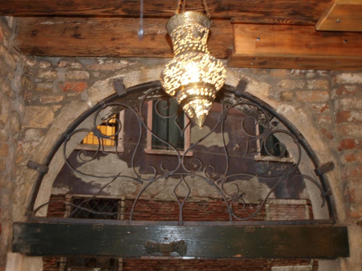 Ferienwohnung Al Pozzo Dei Scoacamini, 100 M From San Marco, Ground Floor Venedig Exterior foto