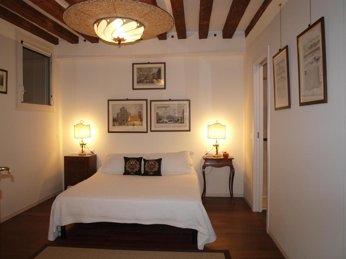 Ferienwohnung Al Pozzo Dei Scoacamini, 100 M From San Marco, Ground Floor Venedig Exterior foto